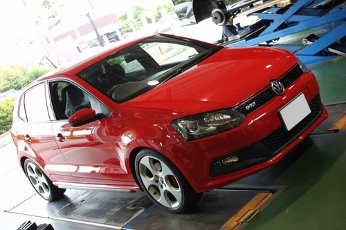POLO に OZ 18インチ！フォーミュラHLTで足元のインパクト大です